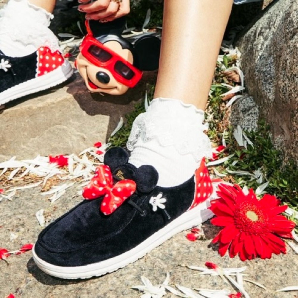 Hey Dude X Disney Minnie Mouse Shoes - Picture 8 of 10